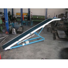 Inclined loading conveyor belt